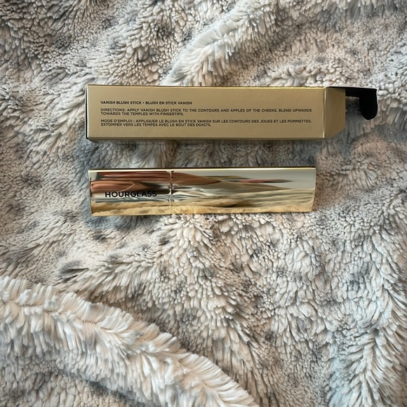 Hourglass Vanish Blush Stick Shade Devoted - Picture 6 of 6